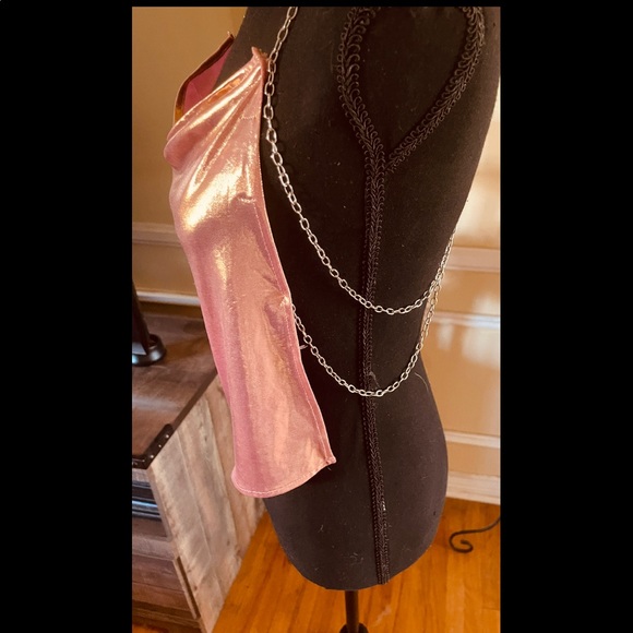 🌸 POSTER GIRL CHAINED HALTER 🌸 - Picture 2 of 4